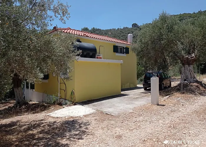 Country House In Limnionas