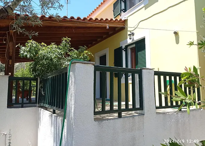 Country House In Limnionas
